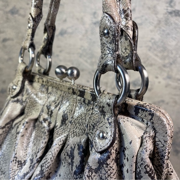 Kenneth Cole Snake Embossed Leather Bag with Kiss-lock Closure - Picture 10 of 13